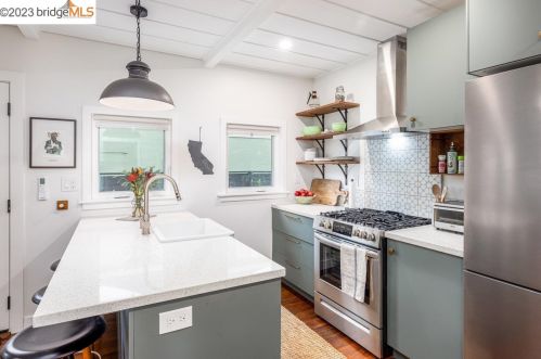 1058 56th St, Oakland CA 94608-2745 exterior