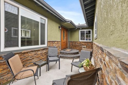 421 224th St, Long Beach, CA 90745-3945