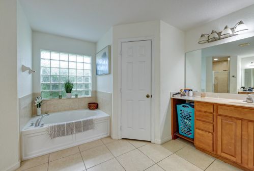 912 Paar Dr, Fort Pierce FL  34953-5623 exterior