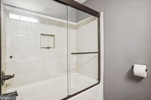 1502 Deer Point Way, Herndon VA  20194-1584 exterior