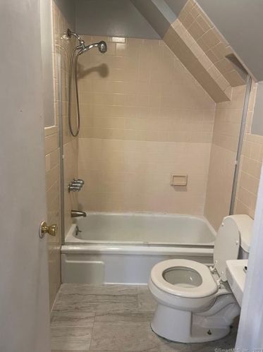 48 Washington Pl, Bridgeport CT  06604-3414 exterior