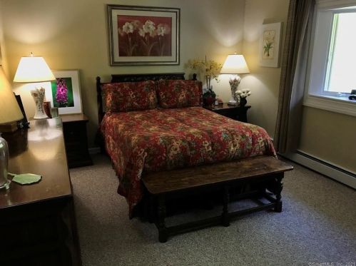 131 Pollys Ln, Uncasville CT  06382-1436 exterior