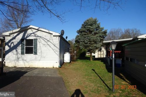 63 Shippensburg Mobile Est, Lees Cross Roads PA  17257-9530 exterior