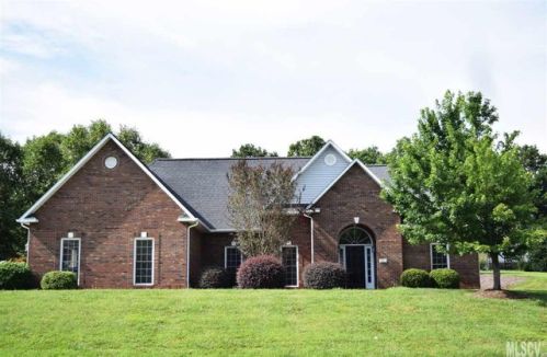 903 4th St, Conover, NC 28613-1863