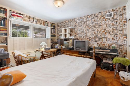 12622 Sarah St, North Hollywood CA  91604-1115 exterior