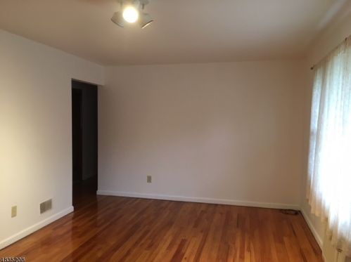 19 Northfield Rd, Parsippany NJ  07054-3204 exterior