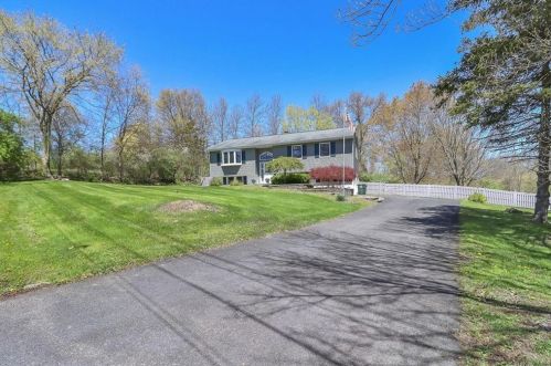 32 Lynmore Ave, Salisbury Mills, NY 12577-5102