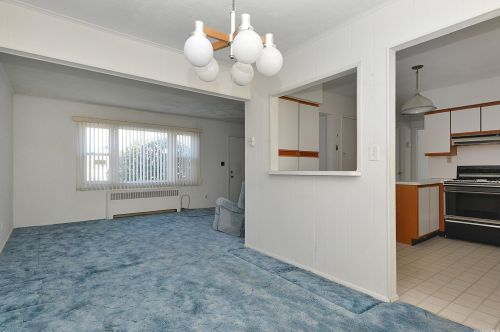 88 27th St, Copiague NY  11726-2622 exterior