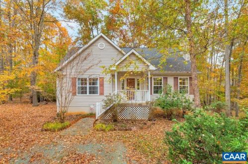 426 Jefferson Dr, Bybee, VA 22963-2806