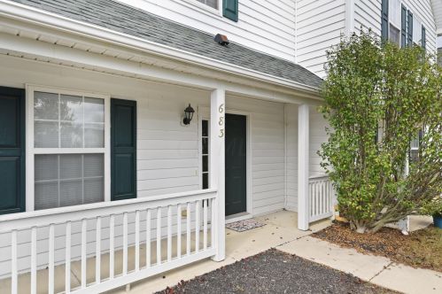 683 Pondview Dr, Darbydale, OH 43123-8320