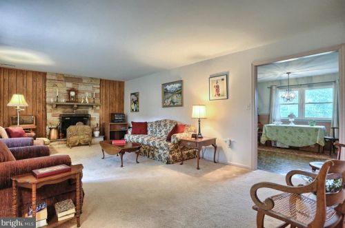 331 Rich Valley Rd, Carlisle, PA 17015-9078