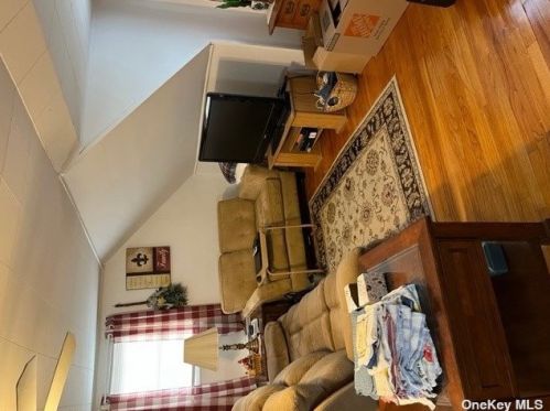 42 Ellen Pl, San Remo NY  11754-3606 exterior