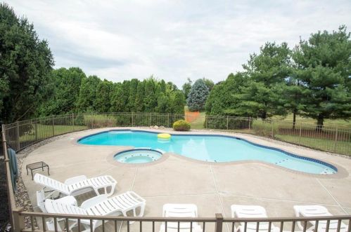 2362 Cross Creek Rd, Macungie PA  18062-9549 exterior