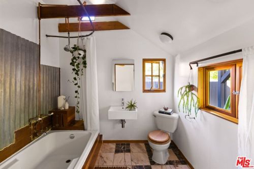 19751 Grand Vw Dr, Topanga CA  90290-3313 exterior