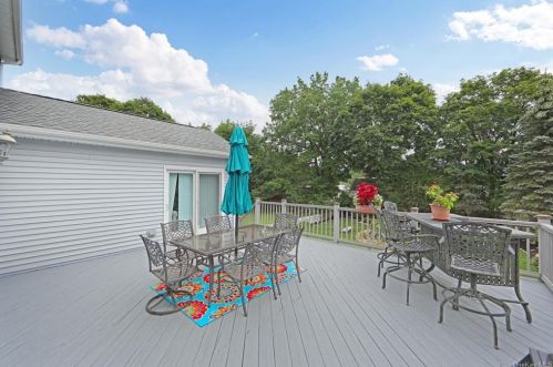 57 Wayne Ave, Airmont NY  10901-4617 exterior