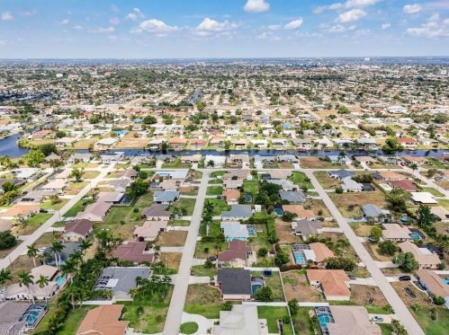 230 43rd Ter, Cape Coral FL  33904-8425 exterior