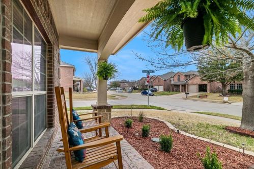 9133 Oldwest Trl, Fort Worth, TX 76131-3113