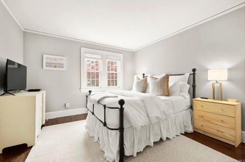 20 Hazelton Dr, White Plains NY  10605-3818 exterior