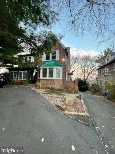 615 Chelten Hills Dr, Melrose Park, PA 19027-1319