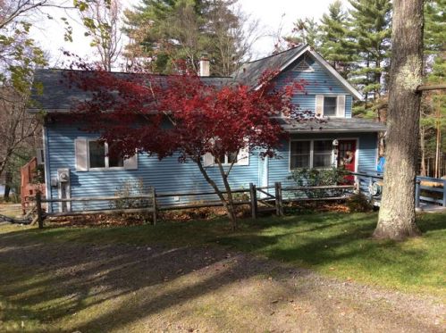 809 Welcome Lake Rd, Hawley, PA 18428-7842