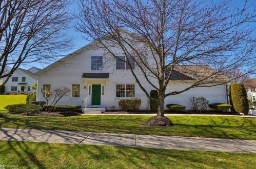2928 Larkspur Ln, Easton, PA 18045-8148