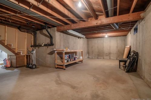 55 Pine River Rd, North Haven CT  06473-3312 exterior