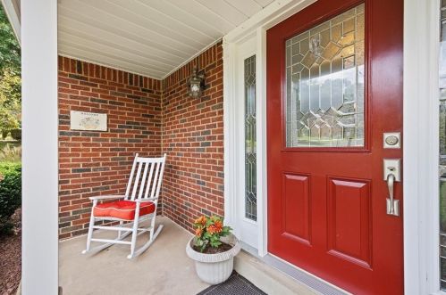 14 Thorncrest Dr, Pittsburgh, PA 15235-5213