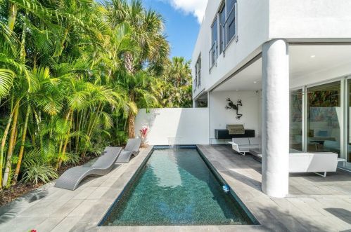 318 7 Ave, Delray Beach FL 33483-5555 exterior