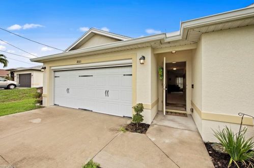 1805 15th Ter, Cape Coral, FL 33990-6828