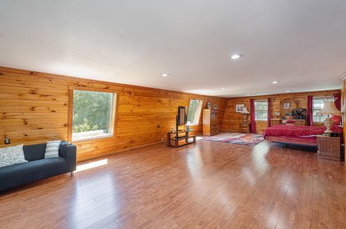 12 Happy Ave, Derry NH  03038-5419 exterior