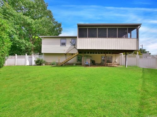 23 Eakman Dr, Garnerville, NY 10923-1415