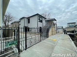 72-21 Burchell Ave, Far Rockaway NY  11692-1112 exterior