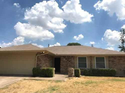 6421 Canyon Cir, Fort Worth, TX 76133-4412