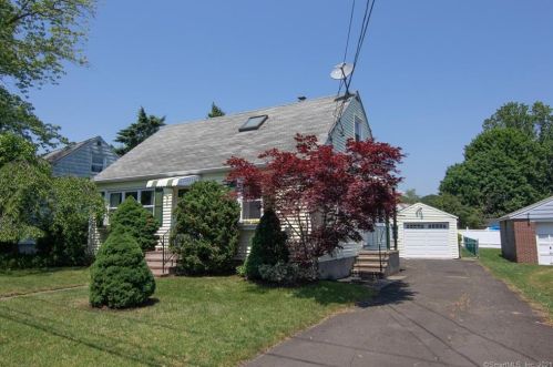 18 Wayland Rd, Milford CT  06460-4534 exterior