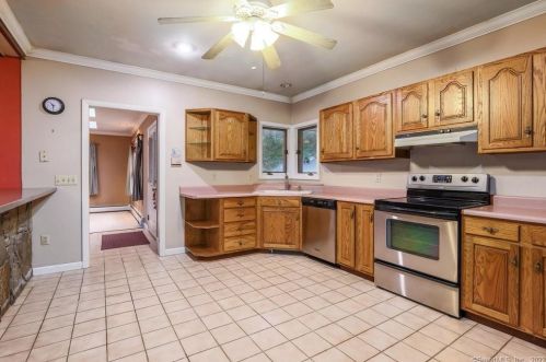 161 Heritage Rd, Putnam CT  06260-2737 exterior