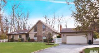 39 Stony Hill Path, Smithtown, NY 11787-1112