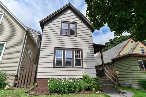 2505 Austin St, Milwaukee, WI 53207-1517