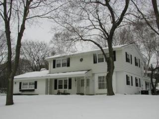 18400 Tamarack Dr, Brookfield, WI 53045-5470