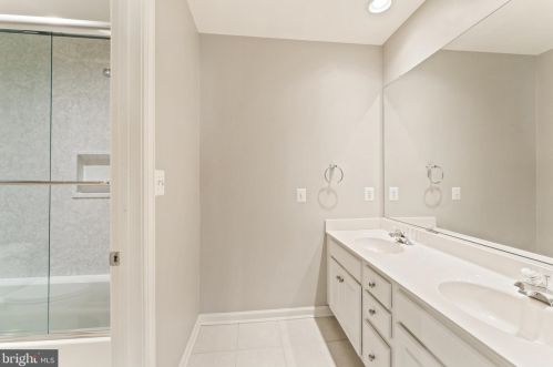 43530 Butler Pl, Leesburg VA 20176-7428 exterior