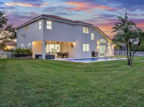 3761 144th Ave, Hollywood FL  33027-3785 exterior