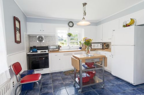 155 Cedar St, East Hampton, NY 11937-2907