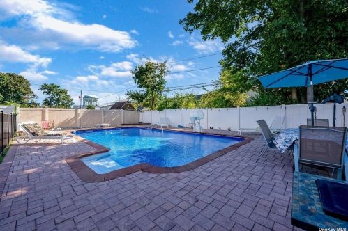 3680 Stokes Ave, Bethpage NY  11714-4132 exterior
