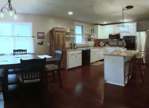 8001 Meadow Ln, Waterford, WI 53185-1305