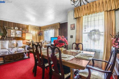 956 76, Oakland CA 94605-2808 exterior