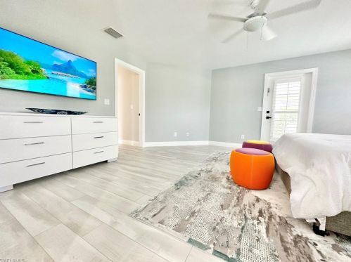 568 95th Ave, Naples FL  34108-2453 exterior