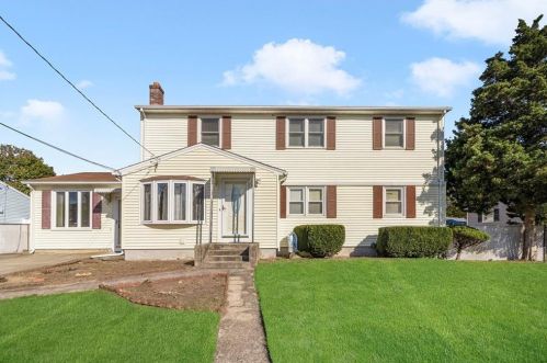 104 Moccasin Dr, Warwick, RI 02889-8621