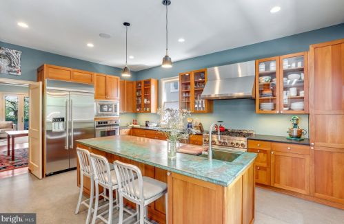 3602 Ordway St, Washington, DC 20016-3176