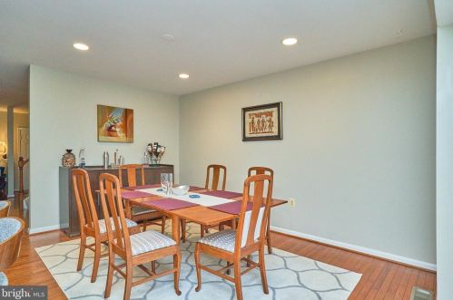 6740 Sunset Woods Ct, Springfield VA  22015-4241 exterior