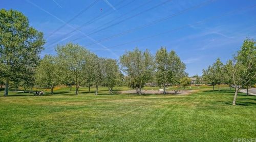 22924 White Pine Pl, Santa Clarita CA  91390-4120 exterior