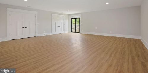 16067 Waterford Crk Cir, Hamilton VA  20158-3342 exterior